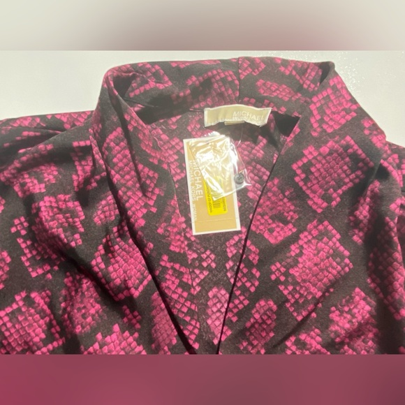 NEW Plus 2X Michael Kors Fuchsia Snake Prnt Satin‎ V Neck Long Sleeve Top $110 - Picture 6 of 8